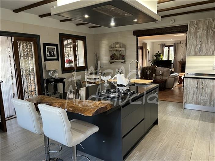 Image No.10-2 Bed Farmhouse for sale