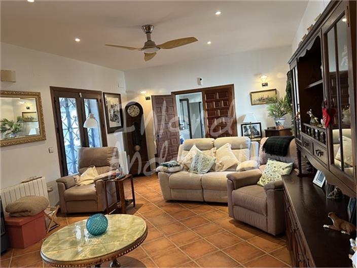 Image No.9-2 Bed Farmhouse for sale