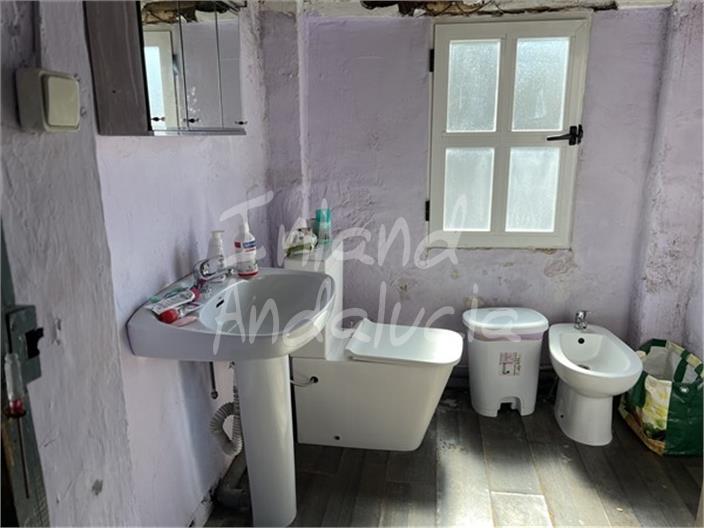 Image No.8-4 Bed House for sale