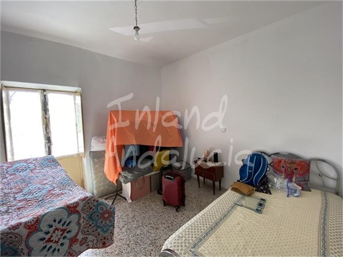 Image No.11-3 Bed House for sale