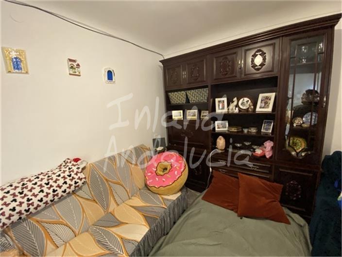Image No.6-3 Bed House for sale