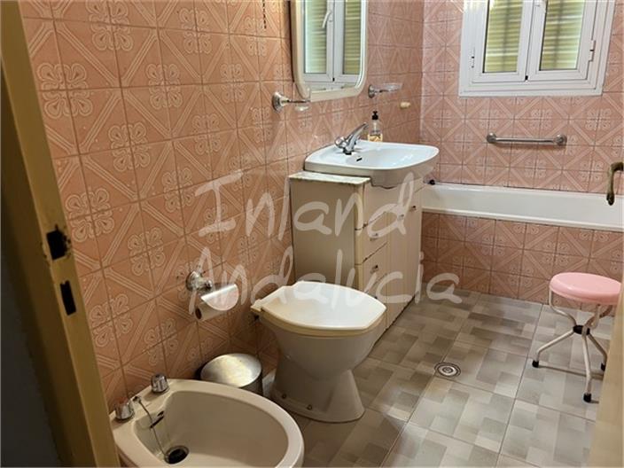 Image No.7-5 Bed House for sale