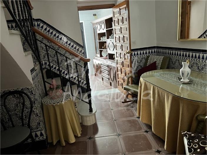 Image No.9-5 Bed House for sale