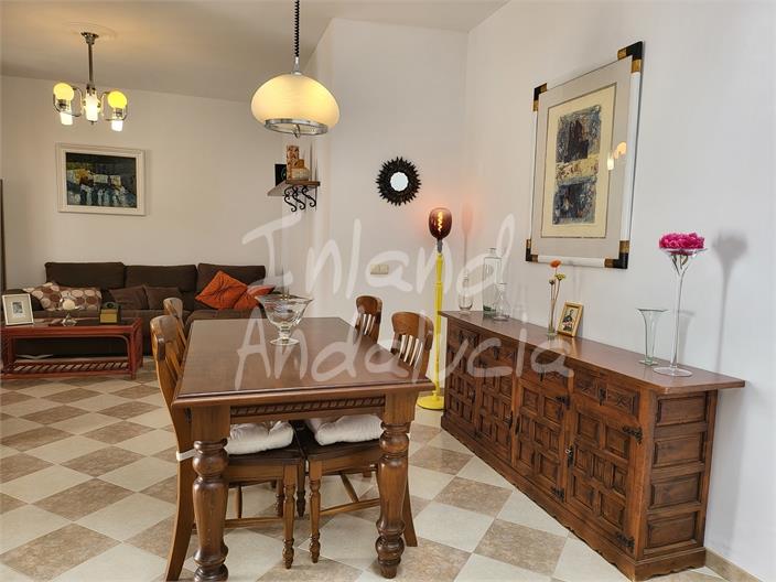 Image No.6-4 Bed House for sale