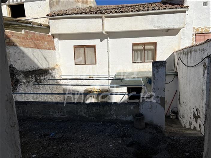 Image No.6-5 Bed House for sale