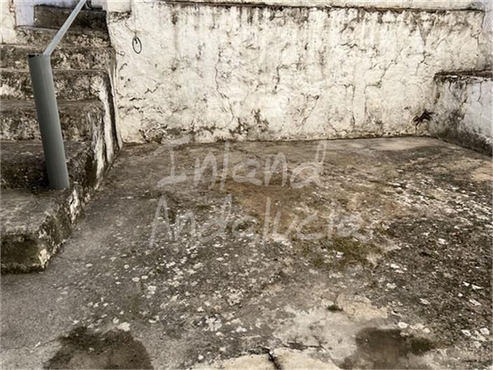 Image No.9-5 Bed House for sale