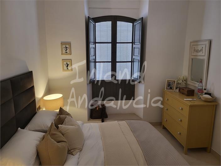 Image No.11-4 Bed House for sale