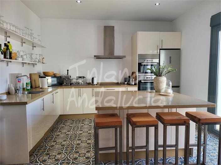 Image No.5-4 Bed House for sale