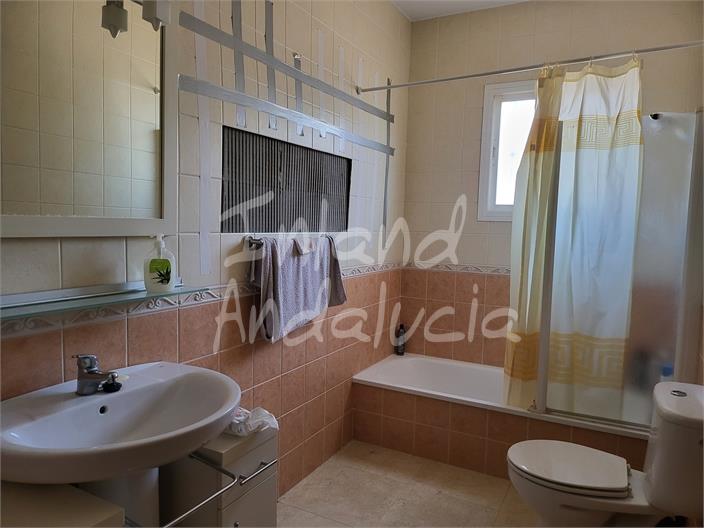 Image No.9-3 Bed House for sale