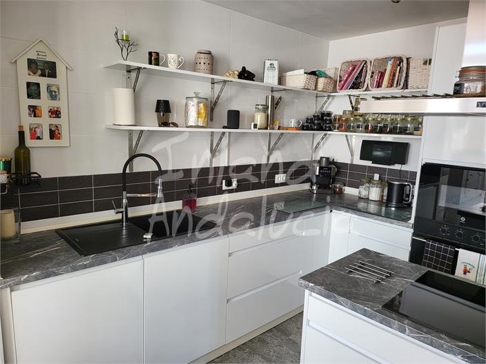 Image No.3-4 Bed House for sale