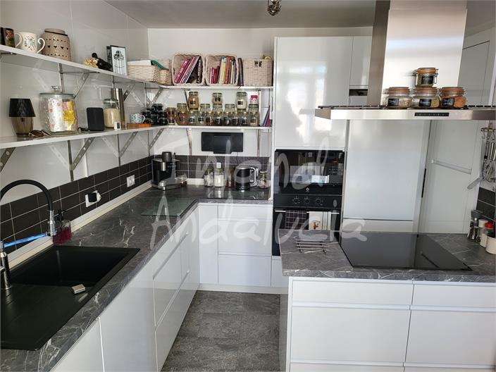 Image No.6-4 Bed House for sale