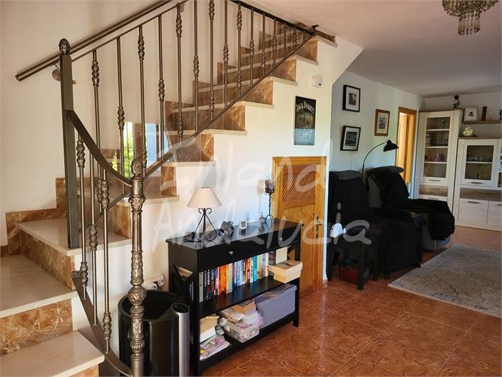 Image No.8-4 Bed House for sale