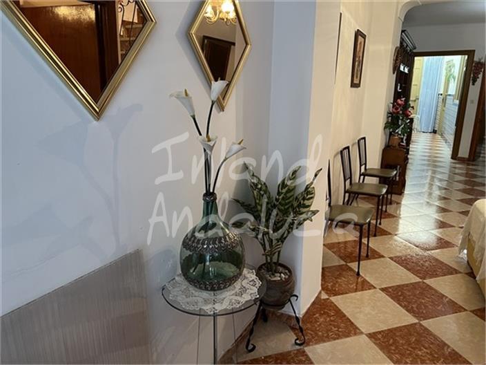 Image No.11-3 Bed House for sale