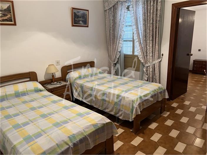 Image No.10-3 Bed House for sale