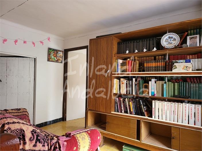 Image No.10-3 Bed House for sale