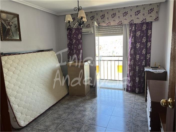 Image No.10-2 Bed Property for sale