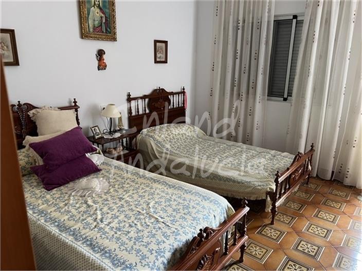 Image No.11-4 Bed House for sale
