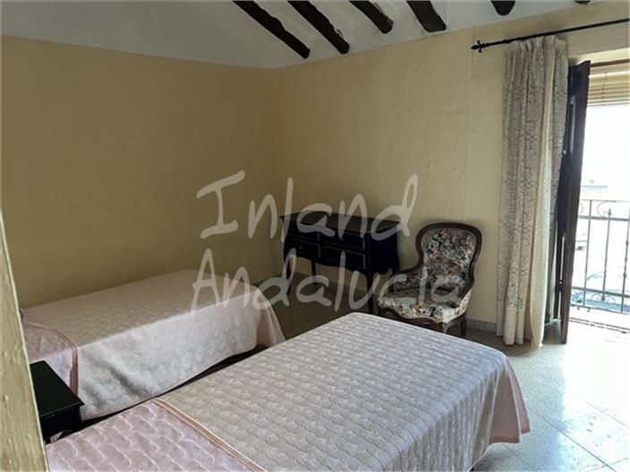 Image No.6-4 Bed House for sale