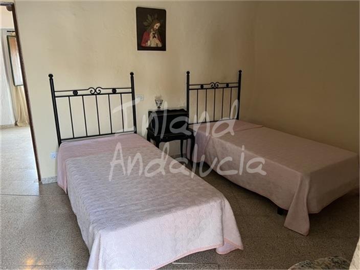 Image No.7-4 Bed House for sale