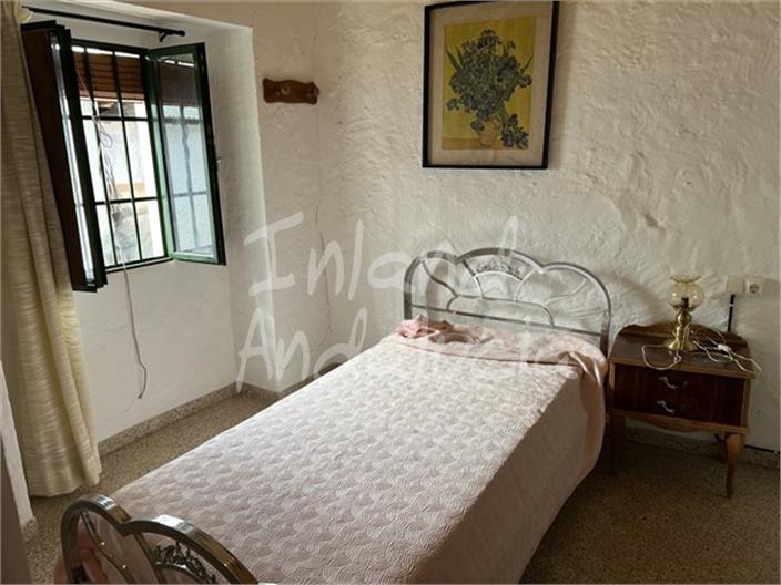Image No.8-4 Bed House for sale