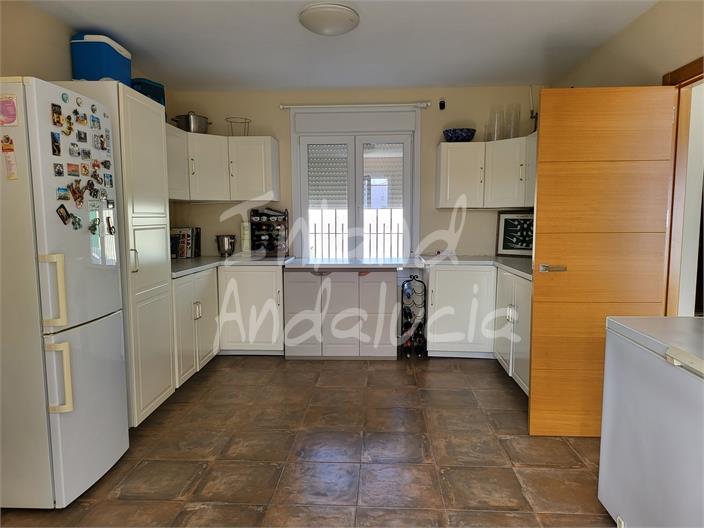Image No.11-3 Bed House for sale