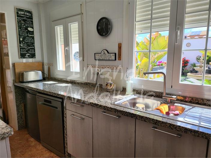 Image No.10-3 Bed House for sale