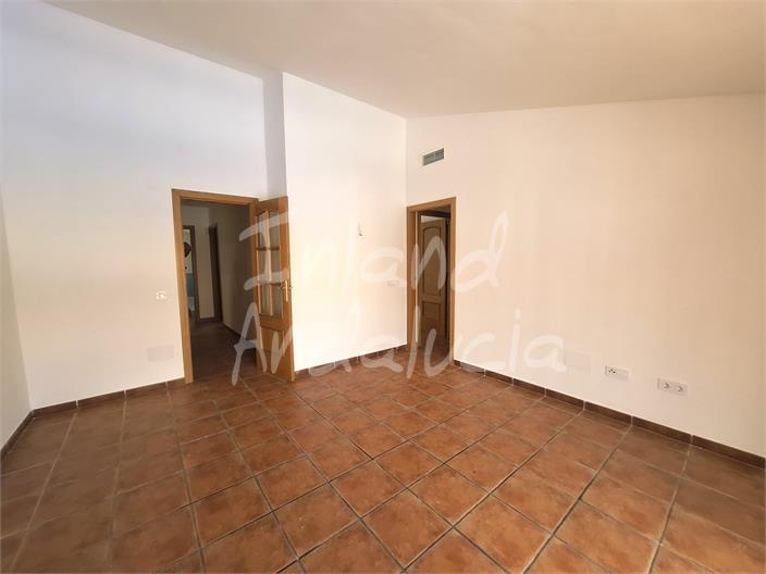 Image No.3-3 Bed Property for sale
