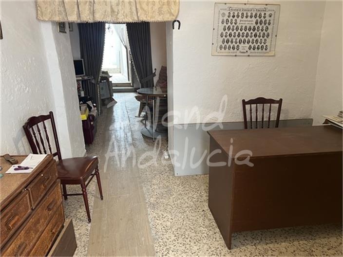 Image No.6-4 Bed House for sale