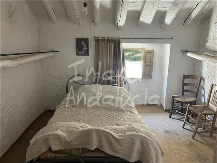 Image No.8-4 Bed House for sale