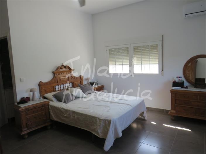Image No.10-2 Bed House for sale