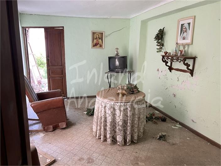 Image No.6-6 Bed House for sale