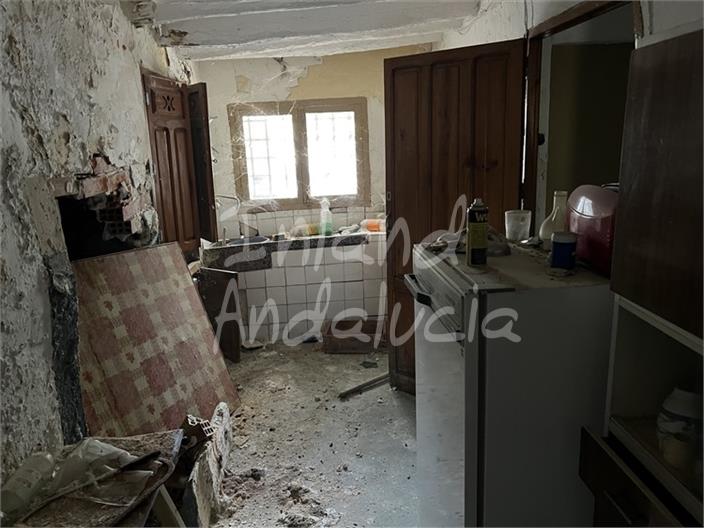 Image No.9-6 Bed House for sale