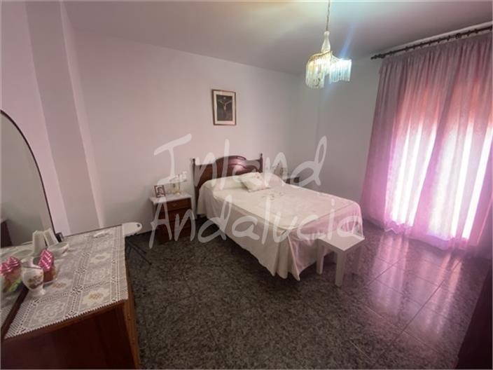 Image No.8-3 Bed Property for sale