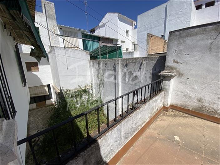 Image No.8-5 Bed House for sale