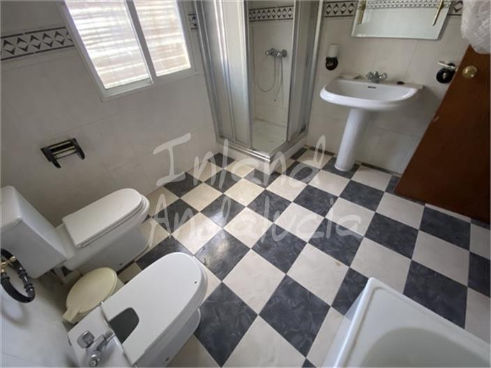 Image No.10-5 Bed House for sale