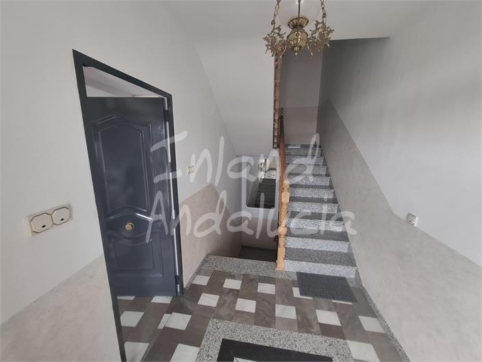 Image No.6-5 Bed House for sale