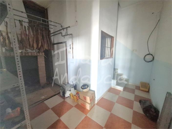 Image No.8-5 Bed House for sale