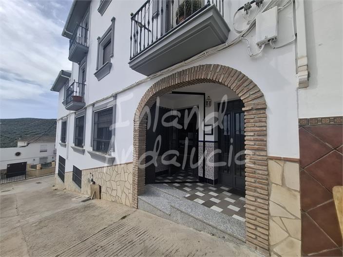 Image No.10-5 Bed House for sale