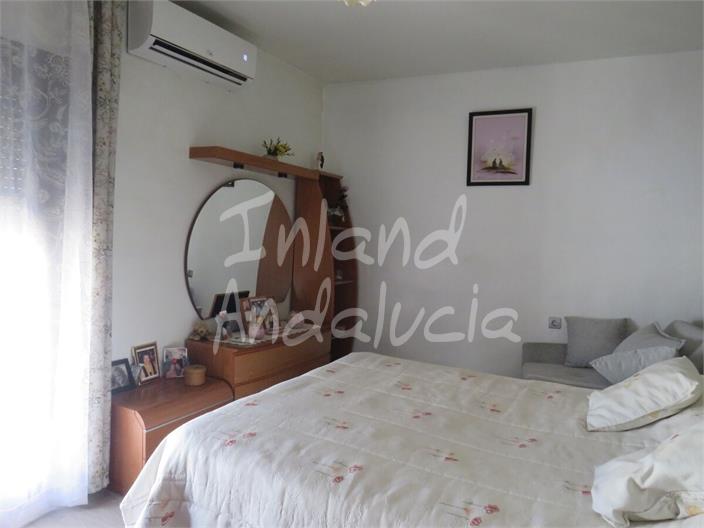 Image No.8-3 Bed House for sale