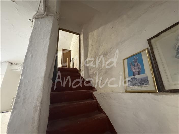Image No.9-2 Bed House for sale