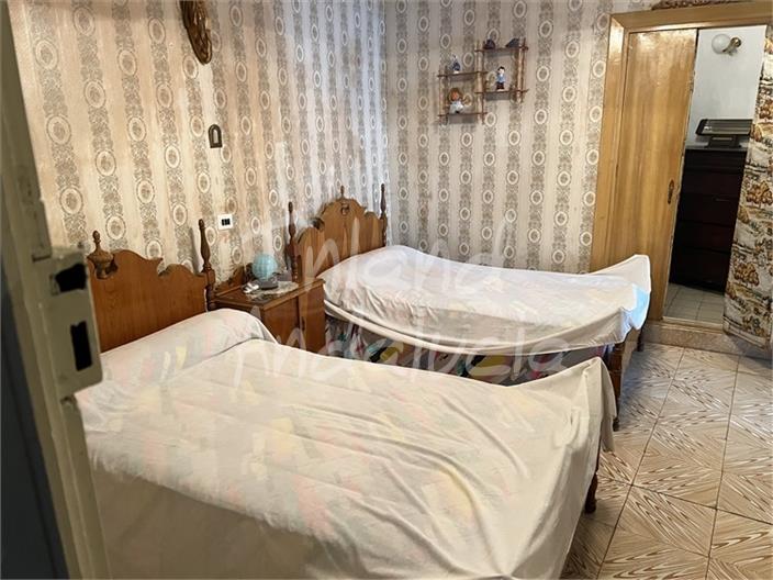 Image No.11-10 Bed House for sale