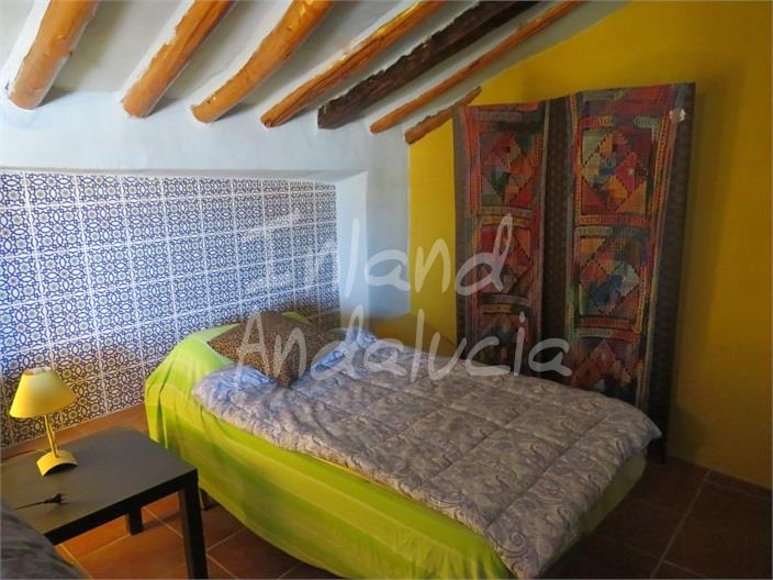 Image No.8-3 Bed House for sale