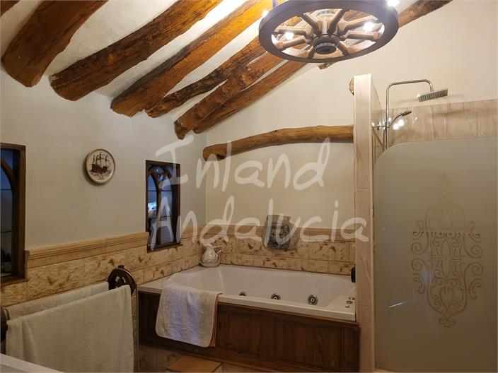 Image No.11-5 Bed Farmhouse for sale