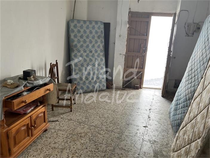 Image No.5-2 Bed House for sale