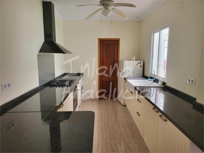 Image No.5-2 Bed House for sale