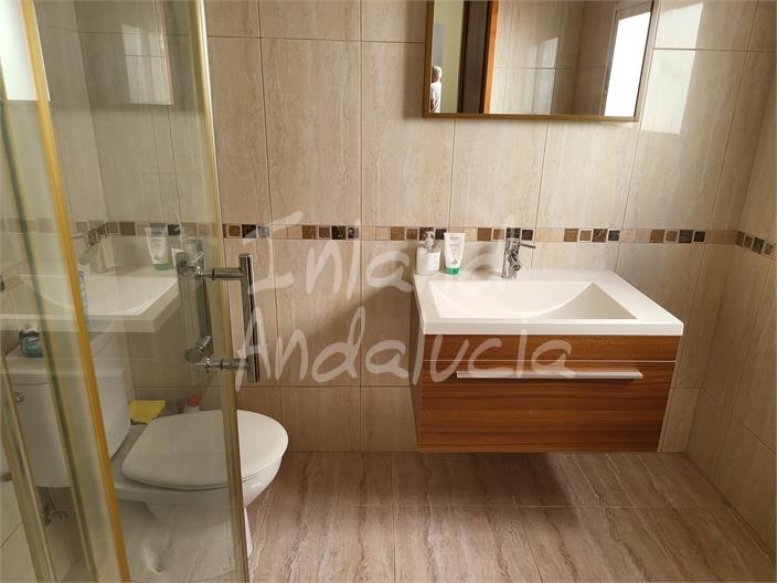 Image No.7-2 Bed House for sale