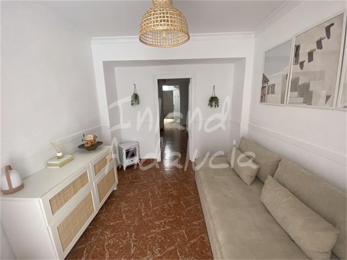 Image No.3-3 Bed House for sale
