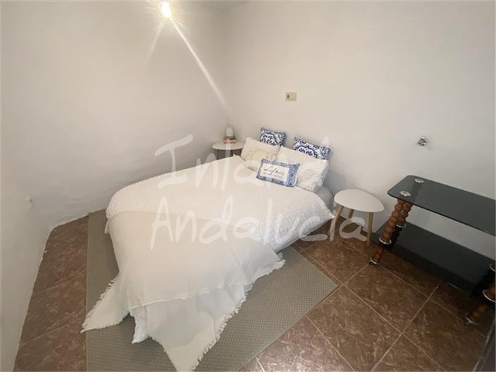 Image No.6-3 Bed House for sale