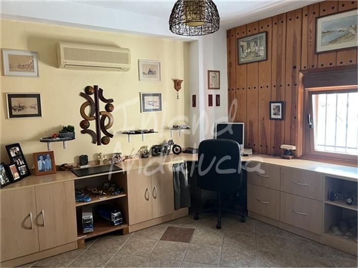 Image No.11-4 Bed House for sale
