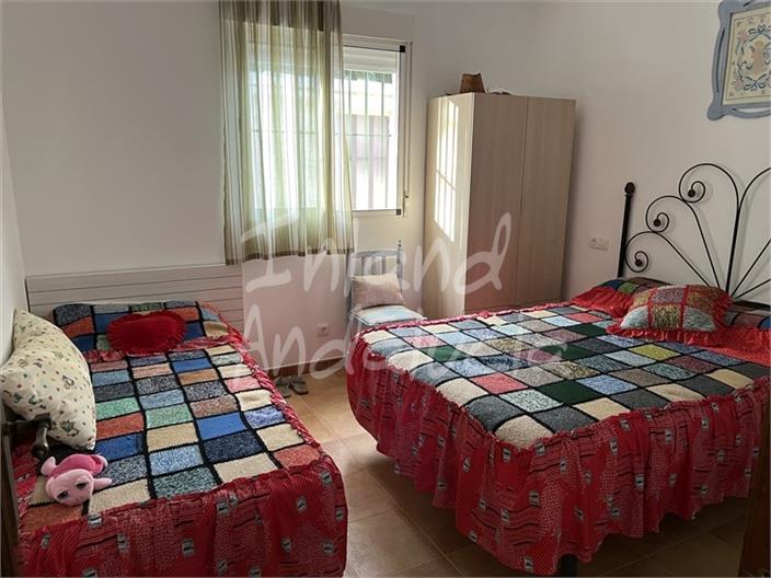 Image No.8-2 Bed House for sale